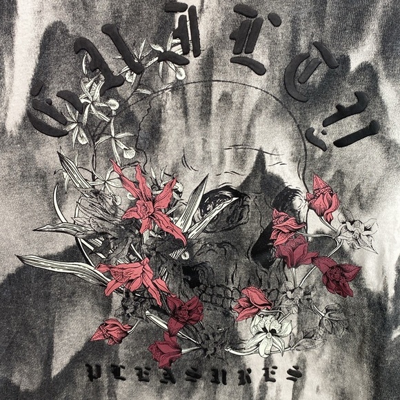 🌸Eleven Paris Skull & Roses Guilty Pleasures Crewneck T-Shirt - Picture 10 of 12